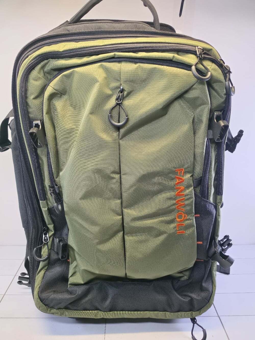 Fanwoli 50L Rolling Vacuum Travel Backpack Built-In Pump Green